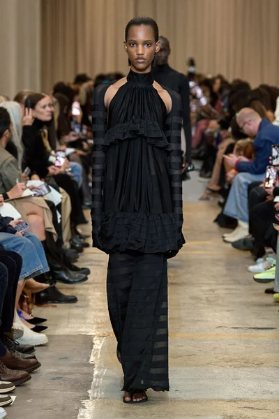 Look 27